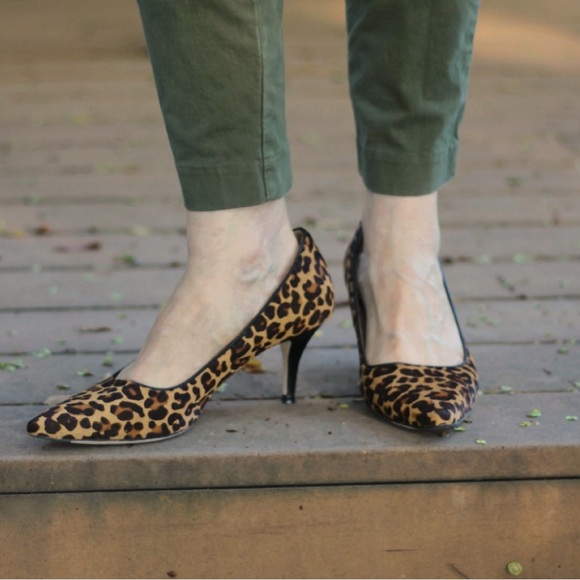 Ivanka Trump Shoes - IVANKA TRUMP ~ LEOPARD WOMEN'S  SIZE 6M BEIGE / BLACK CLASSIC  HEEL SHOES